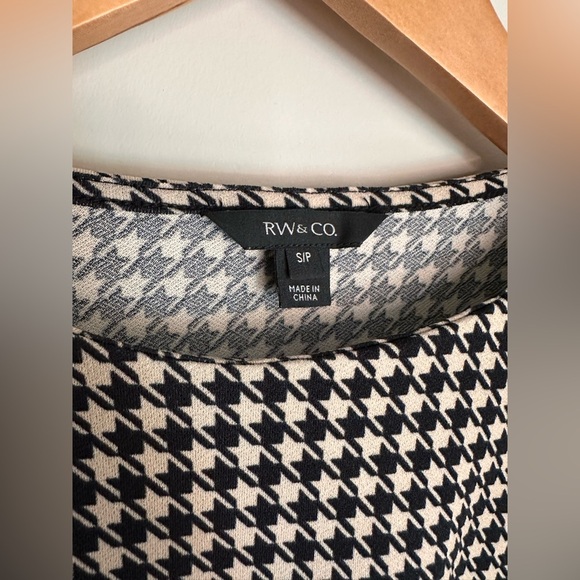 Academia RW&CO. Houndstooth Long Sleeve Blouse | Preppy Office Chic Minimalist - Picture 3 of 6